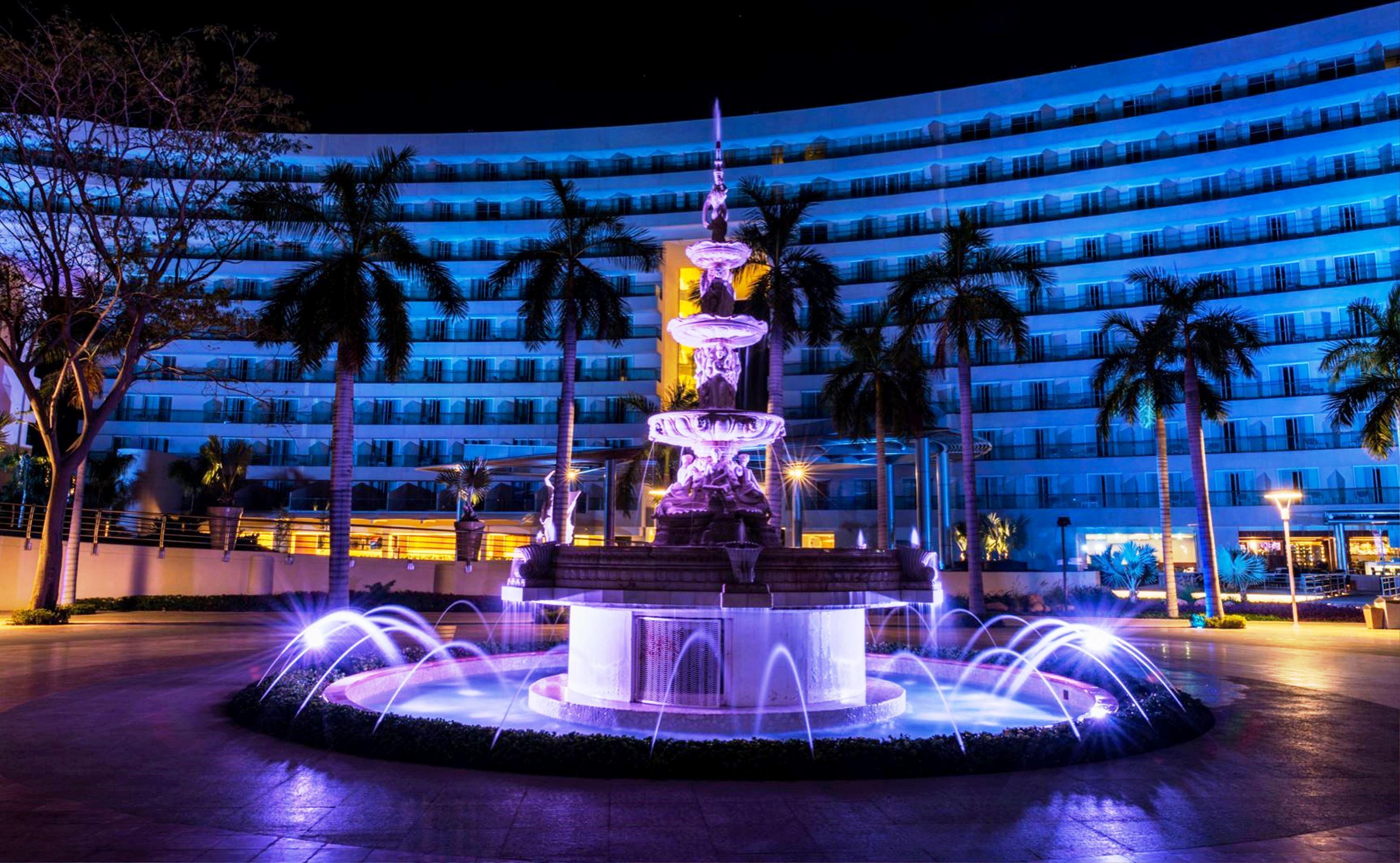 ปาลาซิโอ มุนโด อิมพีเรียล Hotel อากาปุลโก ภายนอก รูปภาพ Fountain at the Royal Plaza Hotel