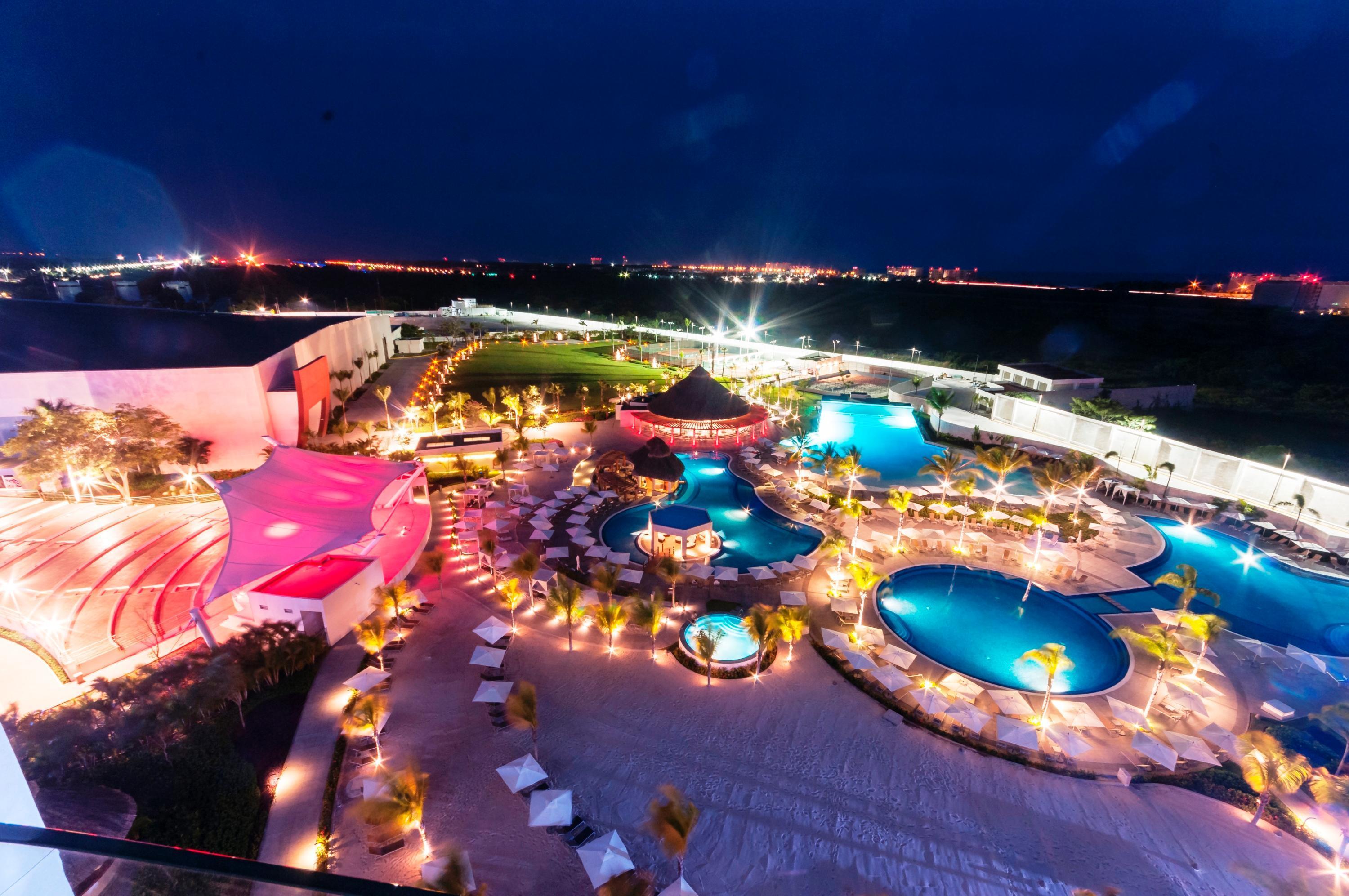 ปาลาซิโอ มุนโด อิมพีเรียล Hotel อากาปุลโก ภายนอก รูปภาพ Hard Rock Hotel Cancun