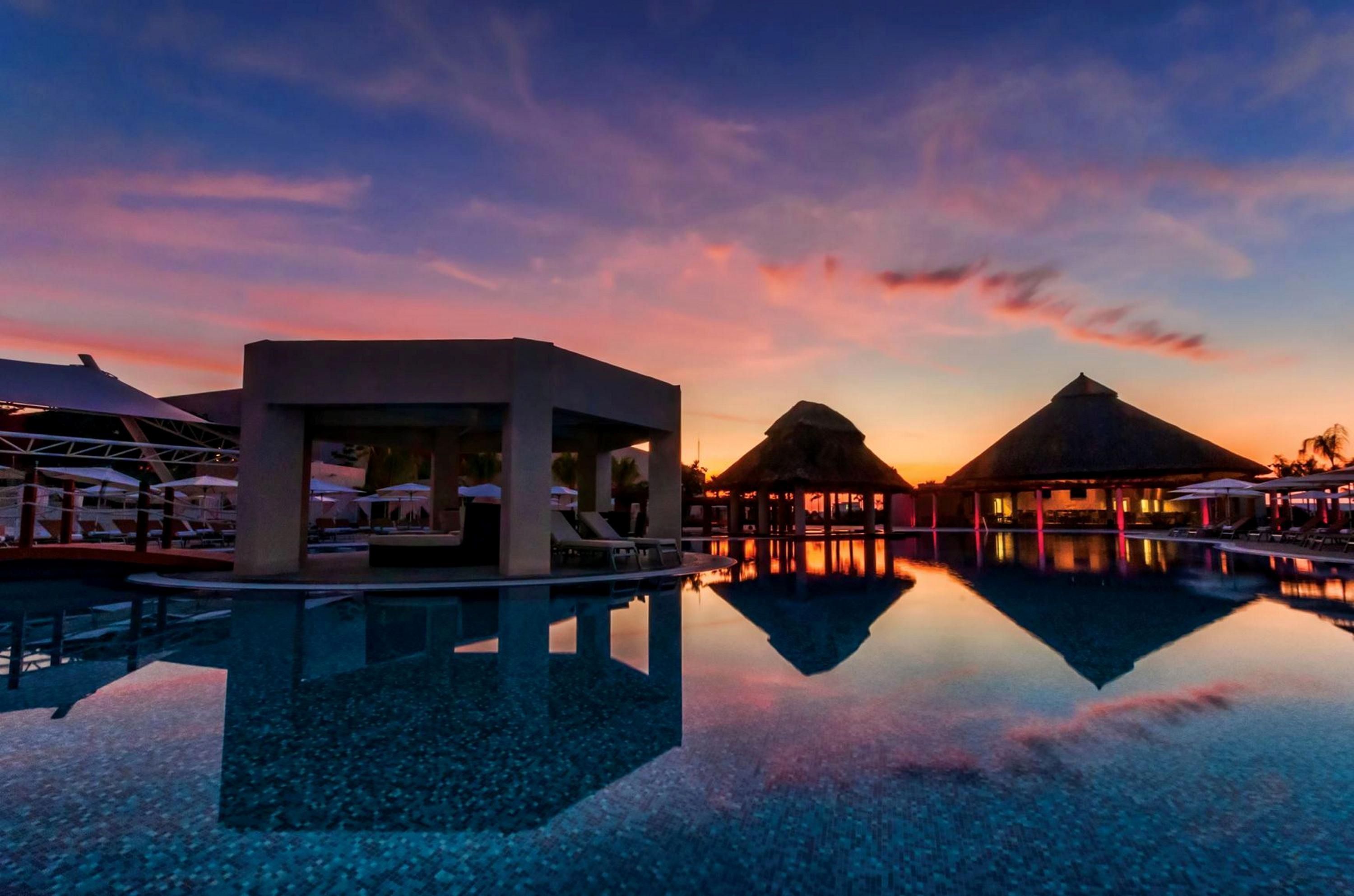 ปาลาซิโอ มุนโด อิมพีเรียล Hotel อากาปุลโก ภายนอก รูปภาพ Sunset at the resort