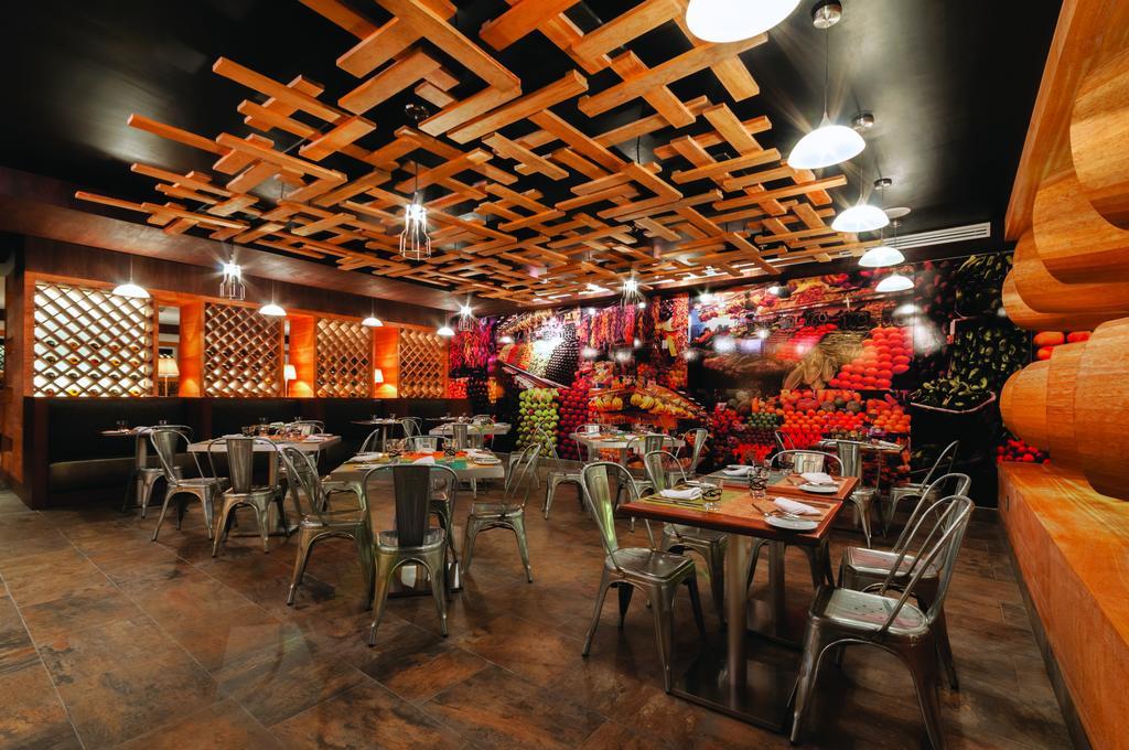 ปาลาซิโอ มุนโด อิมพีเรียล Hotel อากาปุลโก ภายนอก รูปภาพ Interior of a restaurant in the resort