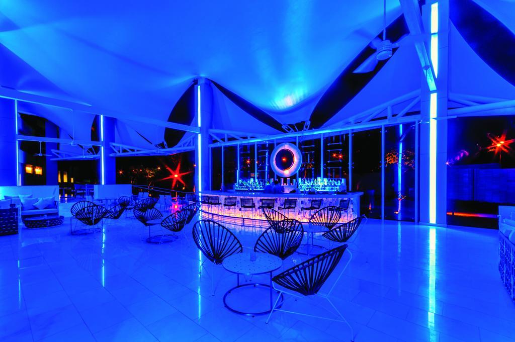 ปาลาซิโอ มุนโด อิมพีเรียล Hotel อากาปุลโก ภายนอก รูปภาพ The bar at the Sky Bar