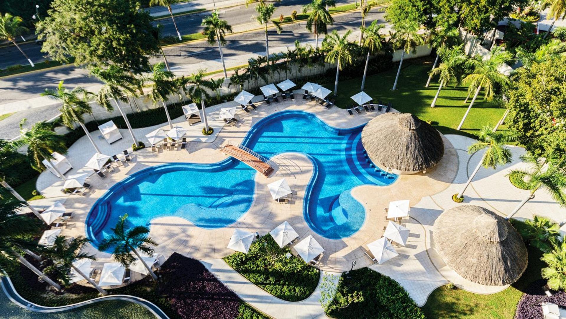 ปาลาซิโอ มุนโด อิมพีเรียล Hotel อากาปุลโก ภายนอก รูปภาพ Aerial view of the pool at the Hotel