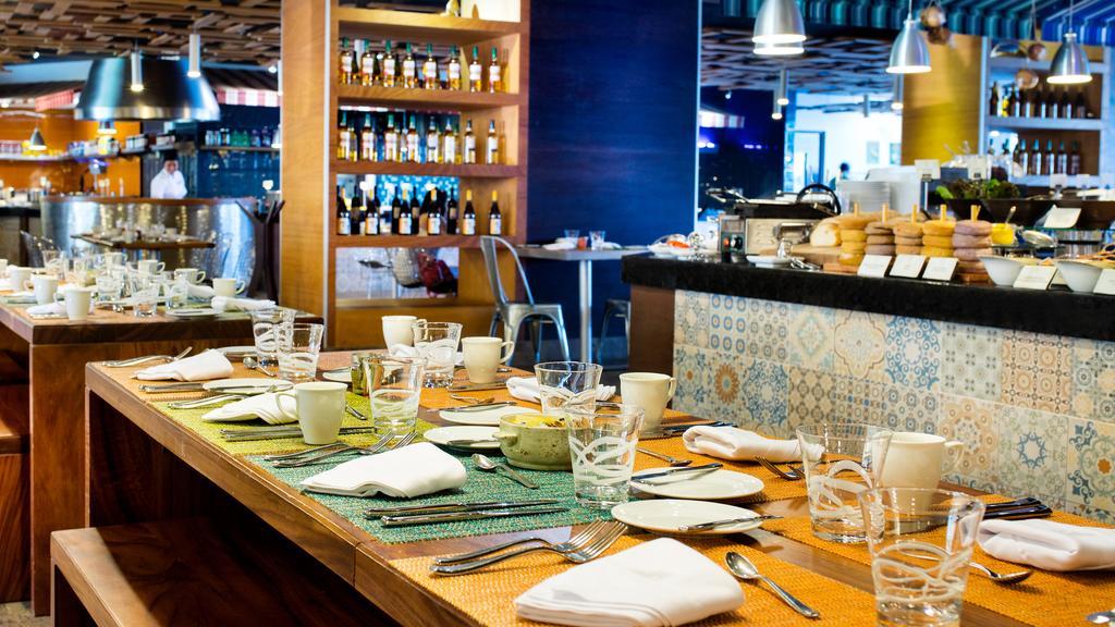 ปาลาซิโอ มุนโด อิมพีเรียล Hotel อากาปุลโก ภายนอก รูปภาพ The restaurant's interior